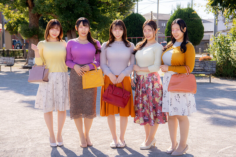 MM号青空王様ゲーム！ママ友×童貞男子！どんどん過激になるエッチな命令に濡れだした欲求不満オマ○コを童貞チ○ポが独り占め！！ハメまくりで中出し放題！！念願のハーレム筆おろし大乱交 inザ・マジックミラーのサムネイル画像