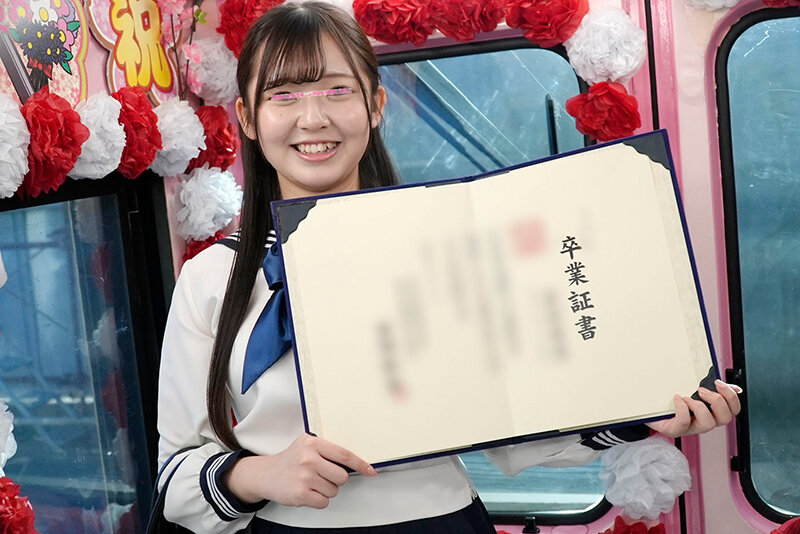 街中ゲリラナンパMM便15周年！顔出し解禁！3分前まで女子○校生！～2024年～卒業式直後に初めての素股編 総勢20人全員SEXスペシャル！マジックミラー便 ギンギンに勃起したち○ぽを赤面まんコキ！恥じらいながらも濡れてしまった10代うぶオマ○コにヌルっと挿入で激イキ…のサムネイル画像