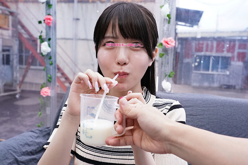 顔出しMM号 女子大生限定 ザ・マジックミラー 牛乳を口に含んで→巨乳モミモミ→乳首こねくりイキ我慢！我慢出来たら100万円！イッたらデカチン即ハメ！初めてのチクイキ絶頂で敏感になったJDオマ○コに激ピストンで生中出し！のサムネイル画像