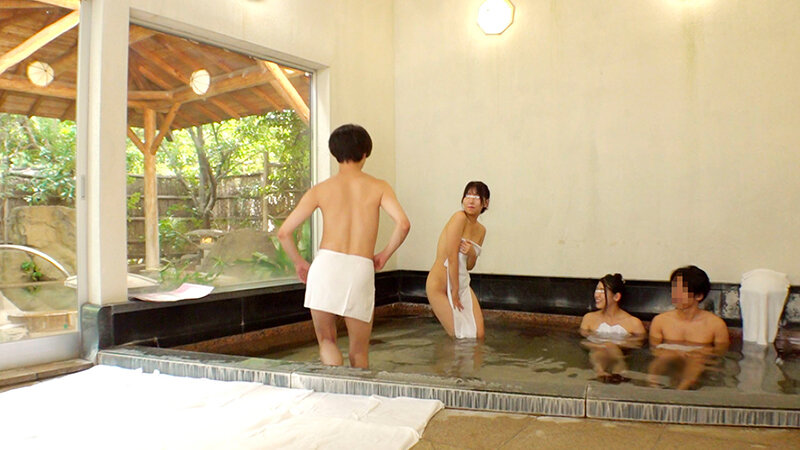 一般男女モニタリングAV 夫婦熱を再燃させる愛妻交換企画 初対面の夫婦同士がタオル一枚で相席混浴スワッピング！旦那の目の前で他人に抱かれて喘ぐ人妻たちのスケベ本性が剥き出し！お互いの旦那が嫉妬するほどイキ乱れる生ハメ連続射精セックス！のサムネイル画像