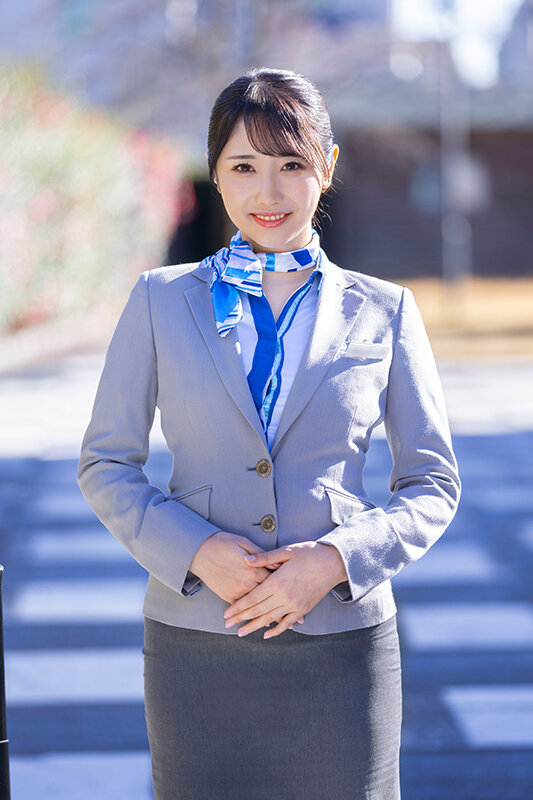 働く女AV出演ドキュメント 現役国際線キャビンアテンダント あすかさん（24歳）170cm高身長、Gカップ巨乳、デカ尻90cm、黒パンスト美脚―。マジックミラー便では口説けなかったハイスペックなCAが交渉の果てに最初で最後のAV DEBUTのサムネイル画像