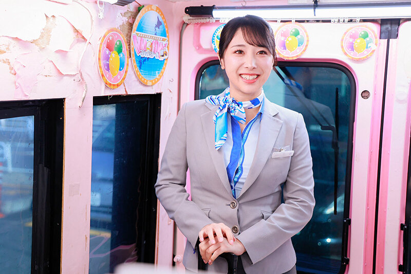 働く女AV出演ドキュメント 現役国際線キャビンアテンダント あすかさん（24歳）170cm高身長、Gカップ巨乳、デカ尻90cm、黒パンスト美脚―。マジックミラー便では口説けなかったハイスペックなCAが交渉の果てに最初で最後のAV DEBUTのサムネイル画像