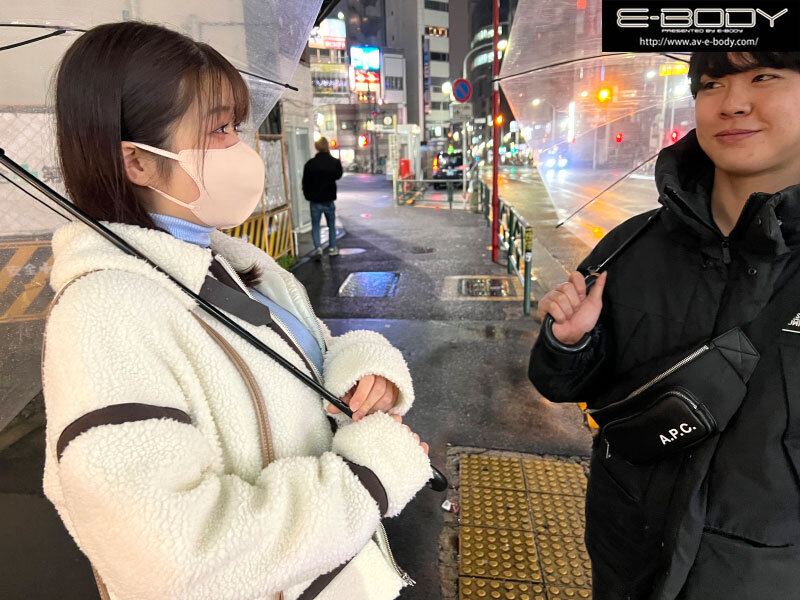 誇張抜きの神乳 奇跡のおっぱいを持つ素人女子大生が顔出しNGを条件にAVデビューするまでの3ヶ月ドキュメント 羽月乃蒼のサムネイル画像