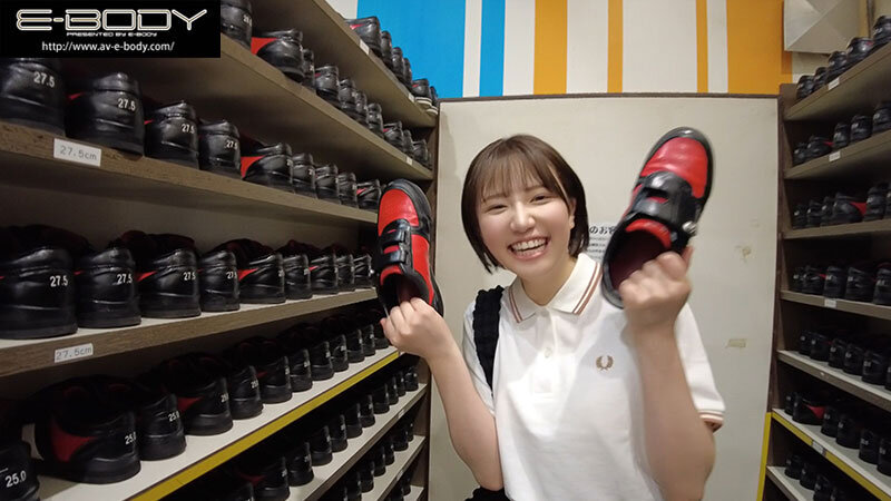 初めて出来た彼女を脱がしたら… 着衣から想像できない抱きごこち抜群むっちり美巨乳 大興奮の僕は性欲尽きるまでハメまくった 天月あずのサムネイル画像