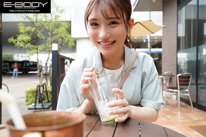 初めて出来た彼女を脱がしたら… 着衣から想像できない物凄いスリム美巨乳 大興奮の僕は性欲尽きるまでハメまくった 佐藤しおのサムネイル画像
