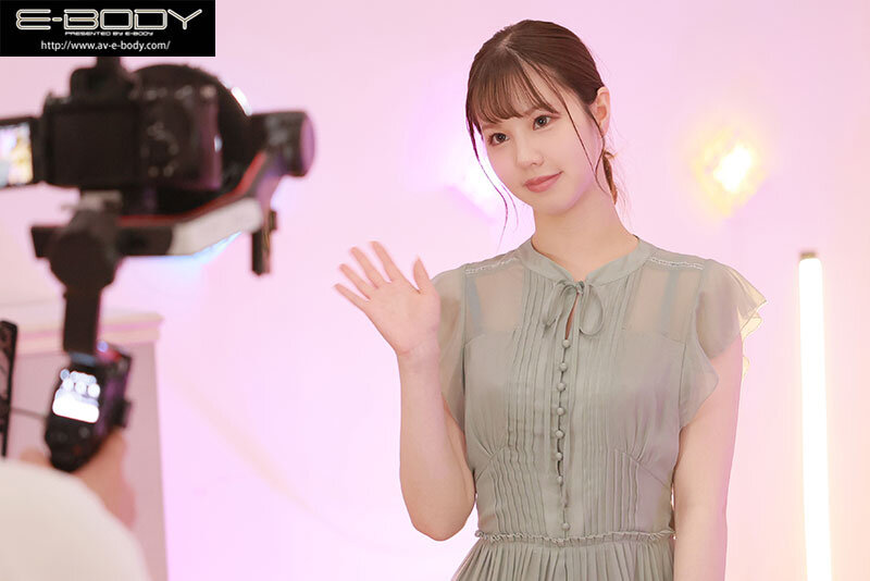業界トップクラスのルックスを持つスリム巨乳ハーフ美少女E-BODY専属デビュー 芸能人顔負けの美少女がAVに出たかった理由とは…？ 中村彩のサムネイル画像