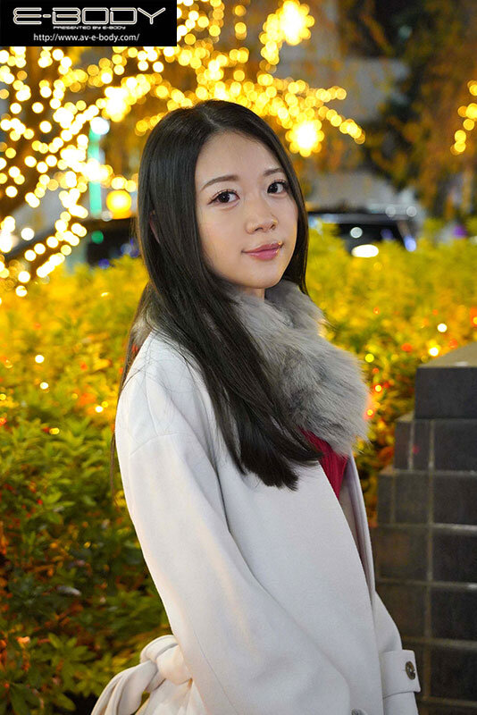 数多くの財界人が遊ぶ高級クラブのトップ嬢は脱いだら極細美ボディ、ドスケベ 超華奢55cm 美巨乳No.1ホステス AVデビュー 香住みなみのサムネイル画像