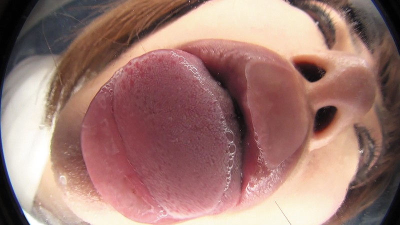 カメラに語りかけキスするバーチャル映像のサムネイル画像