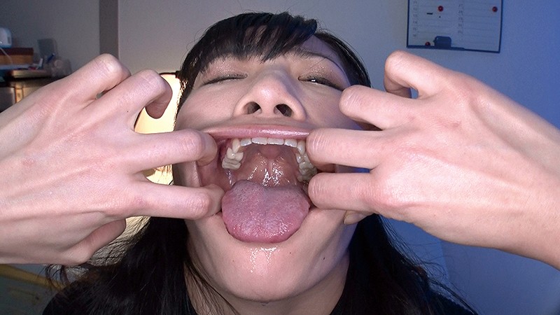 超大量痰唾責め唾液うがい飲み顔面ぬるぬるレズのサムネイル画像