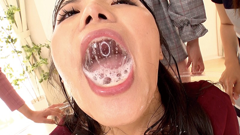 超大量痰唾責め唾液うがい飲み顔面ぬるぬるレズのサムネイル画像