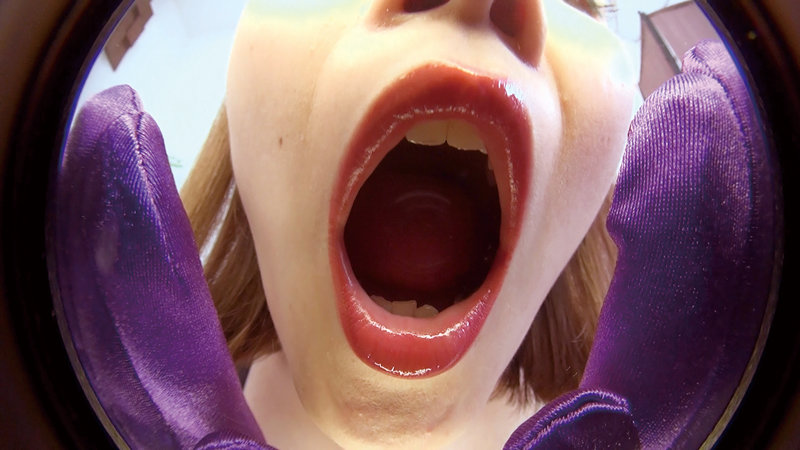 主観で口臭や体臭を嗅がせてくれた後にカラフルグローブで手コキしながら乳首を舐めるのサムネイル画像