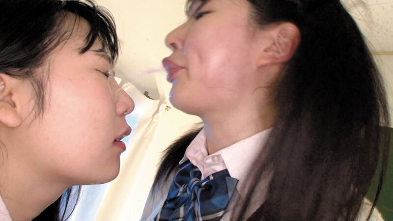 唾液汁ぶっかけ顔面舐めレズのサムネイル画像
