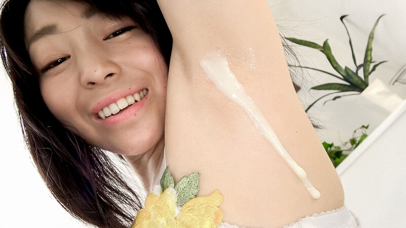 美女の腋視姦のサムネイル画像