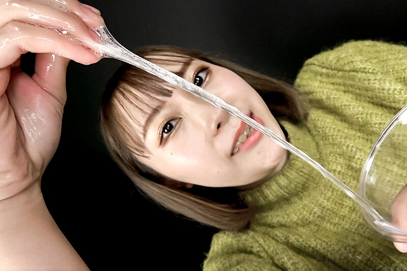 淫乱痴女のベロ唾液手コキのサムネイル画像
