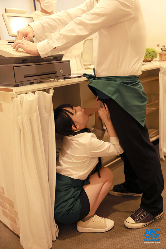 あざと可愛い美少女カフェ店員の小悪魔誘惑 見つめられながらペロペロ乳首舐めで理性はプッツン！激ピス種付けプレス中出し不倫 南日菜乃のサムネイル画像
