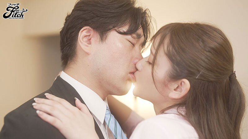 ずっと想いを寄せていた先輩に巨乳の彼女ができました… 女性経験が少ないその人の為に好きな気持ちを隠しながら私のオッパイでエッチの練習をする二人で内緒のパイズリSEX 桃園怜奈のサムネイル画像