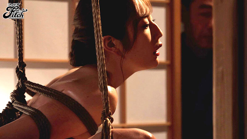 麻縄解禁！若い巨乳未亡人を縛り上げる油緊縛 叔父の淫靡な調教 菊乃らんのサムネイル画像
