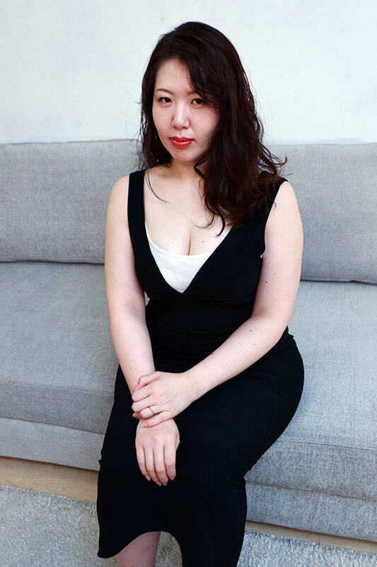 借金返済の為にAV出演するはずが… 久々のSEXに理性崩壊！撮影を忘れて腰を振り続ける淫乱巨乳妻（3）のサムネイル画像