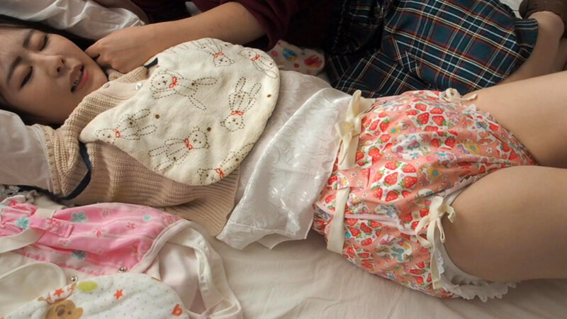 おむつで感じてしまう恥ずかしい少女達 おむつ倶楽部selectionのサムネイル画像