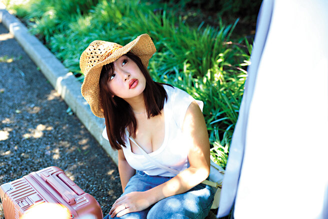 旦那不在の2泊3日…田舎の蒸し暑い夏に汗を垂れ流しながら義父に抱かれました。 岡本莉里のサムネイル画像