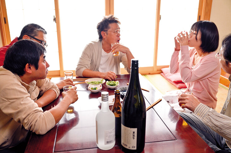 イヤでイヤで…無理矢理に夫の代わりに参加させられた町内会で…辱められ…玩具にされ…オヤジ達に身体中を汚され中出しされた 市川りくのサムネイル画像