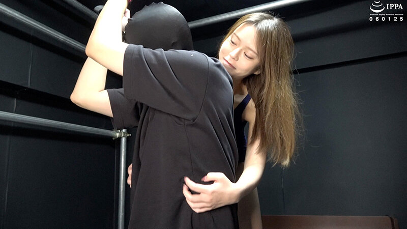 「【F/M】膝立ち拘束のドM男子を後ろから脇くすぐり攻めプレイ！」ADOA-082 彩川ゆめのサムネイル画像