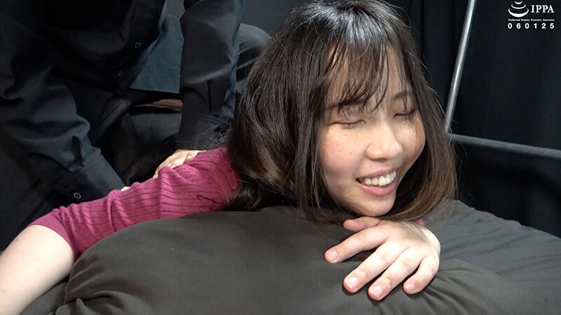 「マッサージくすぐりで笑い悶えながら体がほぐれていくくるみちゃん」わかしラボ WAKA-070 玉木くるみ 8のサムネイル画像
