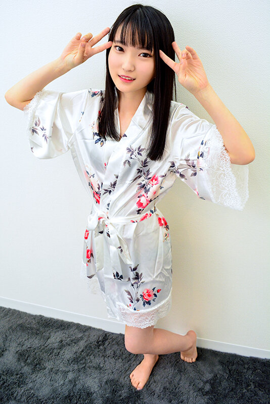 素人パンチラ in 自宅で個人撮影会vol.99！鮮度抜群な果物の様にみずみずしいフレッシュさ溢れ出る可憐な清純ガールたち大豊作の恥じらい撮影会！！のサムネイル画像