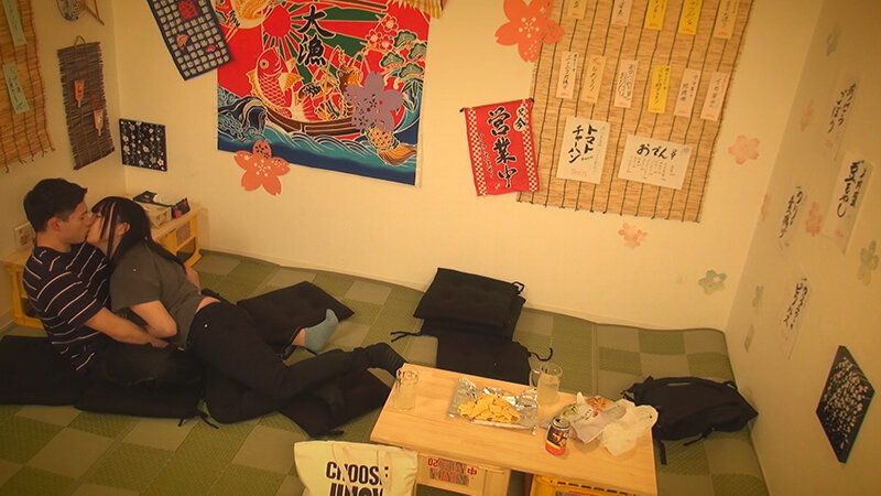 ニンゲン観察 閉店後のバイト先の居酒屋で陽キャビッチ女子に童貞を奪われてしまったシャイボーイ。のサムネイル画像