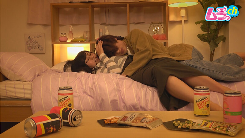 ニンゲン観察 さっきまで友達だったハズなのに勃起チ〇ポには抗えない！イケメンの長～い巨根に理性が壊れる地味っこ隠れ巨乳のサムネイル画像