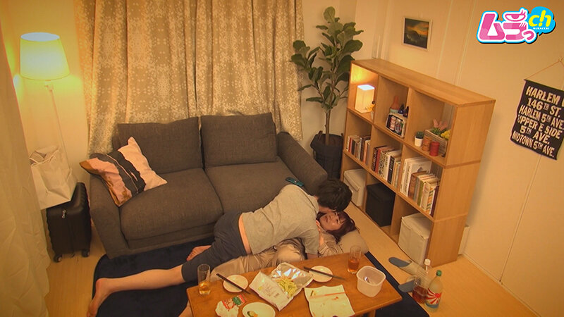 ニンゲン観察 久々の地元へ帰省、無防備なまでに欲求不満な兄嫁に念願の生チ○ポをねじ込む悪～い義弟のサムネイル画像
