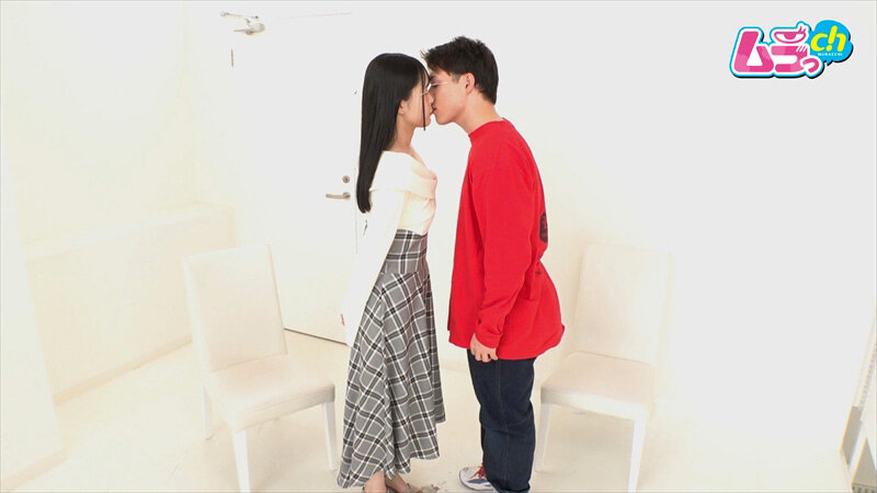 恋愛マスター向理来の男女モニタリング研究part2 ウブな女とチャラ男の真逆な男女が会話もせずキスだけで恋に落ちてしまうのか？！のサムネイル画像