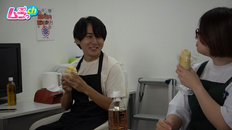 ニンゲン観察 バイト先のイケメンに裏垢バレ！恥ずかし～い露出写真をネタに強請られ、チ〇ポ食いしめる淫乱ドシャ濡れドアップマ〇コを撮影された性処理ペット奥さんのサムネイル画像