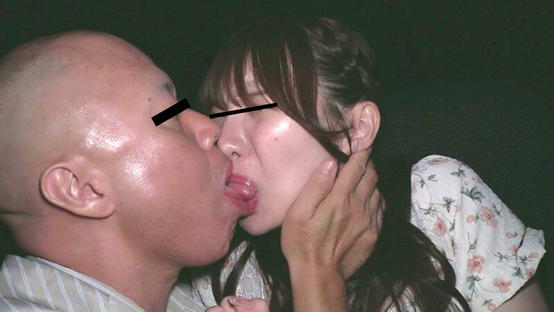 映画館でうっかり眠ってしまった美女にねっちょり手淫でサイレント失禁アクメ！声の出せない状況で寸止め！焦らしに耐えきれず静寂アクメで完堕ち！のサムネイル画像