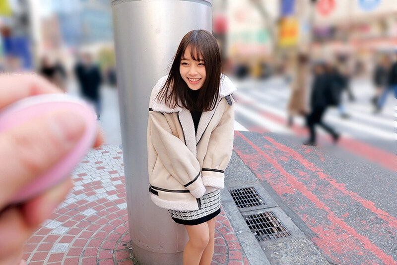 素人美少女とリモコンバイブお散歩人混みの中ピクピク震えてイキまくってしまう女子たち！すみれさん（19才）まおさん（20才）のサムネイル画像