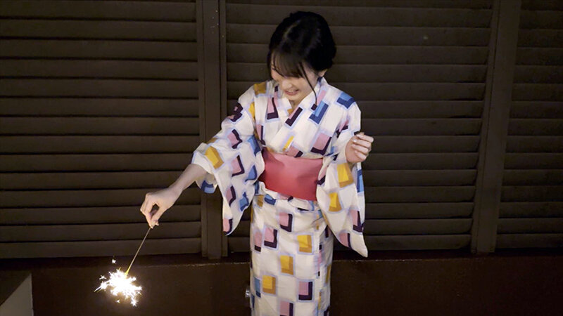 【浴衣スレンダー美女いちゃハメ3発射の濃厚プレイ】【浴衣美女の熱烈即尺で花火より激しい口内に打ち上げ発射1発！】【ベッドで生ちん打ち上げ膣内発射でケイレン昇天】【スレンダー美ボディ披露の全裸2回戦で生挿入SEX継続！継続！】【ひかり/20歳/スレンダー… 宮西ひかるのサムネイル画像