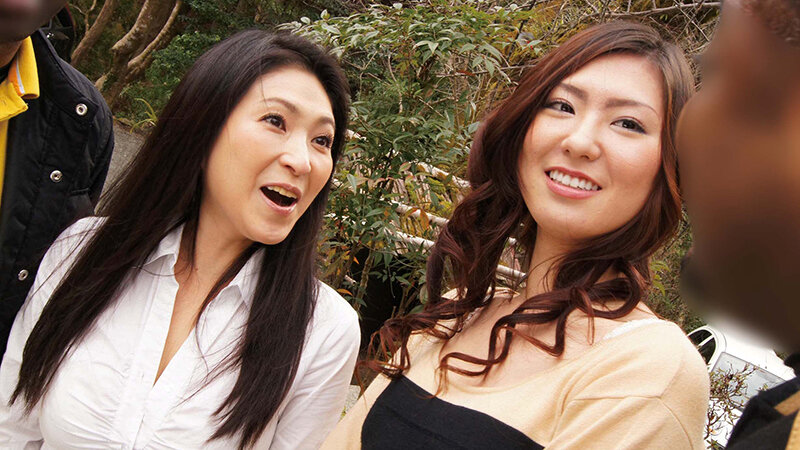 「やっぱり大きいのかな」「ちょっと興味あるかも」黒人にナンパされた熟女さんはデカマラに興味津々 想像以上の巨根を膣奥まで突っ込まれ狂ったようにイキまくる 黒人マラで昇天する素人熟女12人4時間SP3のサムネイル画像