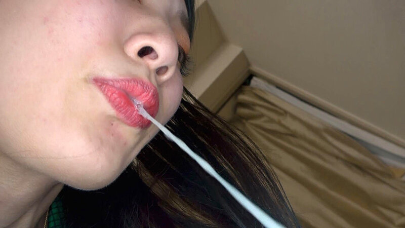 唾と咀嚼 M男を唾液で溶かす女王様 サラ女王様のサムネイル画像