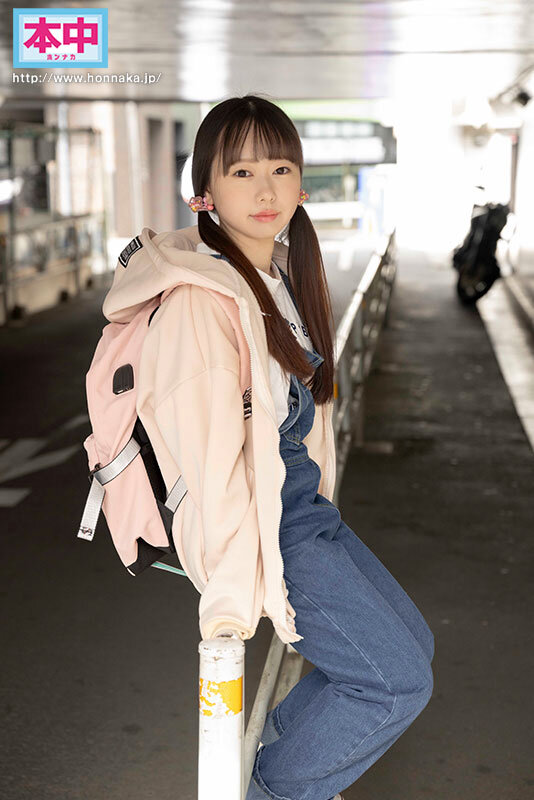 新人 うまれて初めての東京。ちっちゃなカラダと小ぶりなオッパイ。田舎っ娘・乙音ちゃん145cm パイパンま●こに中出しAVデビュー 西野乙音のサムネイル画像