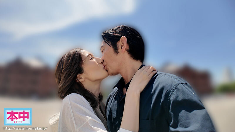 絶対バレてはいけないのに、中出し…中学の娘の担任教師と朝まで火遊び不倫デート JULIAのサムネイル画像