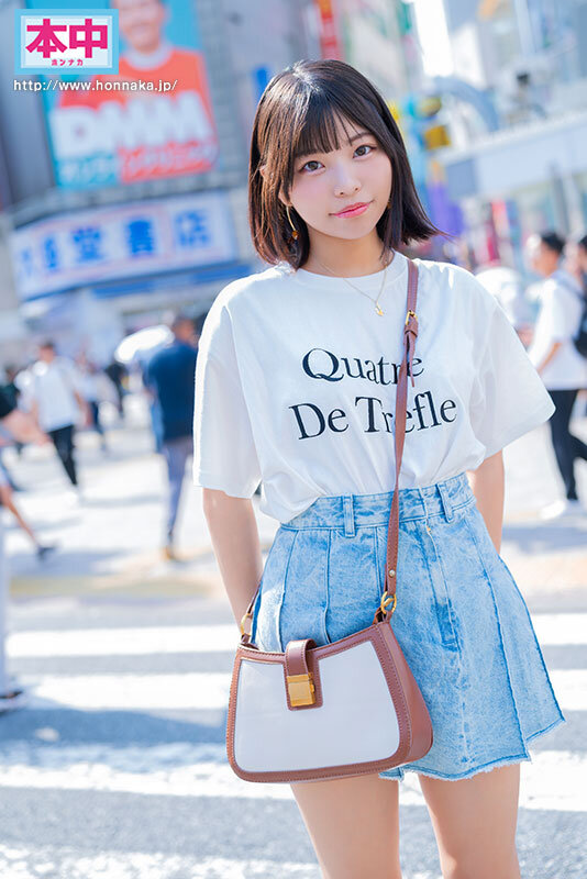 乃●坂にいる子にちょっと似てる女の子中出しAVデビュー 被写体モデル1時間3000円でやっている女子にAV出演交渉！即中出し解禁！ 水野ろあのサムネイル画像