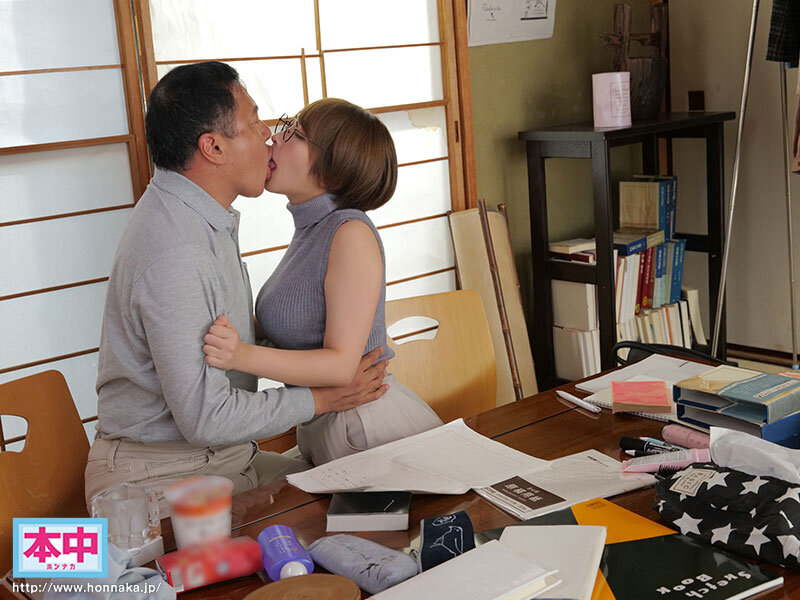 欲求不満の文系少女が孕ませ風俗店長の官能ベロキスに溺れてドロドロ汗だく肉欲まみれ中出し性交 宍戸里帆のサムネイル画像