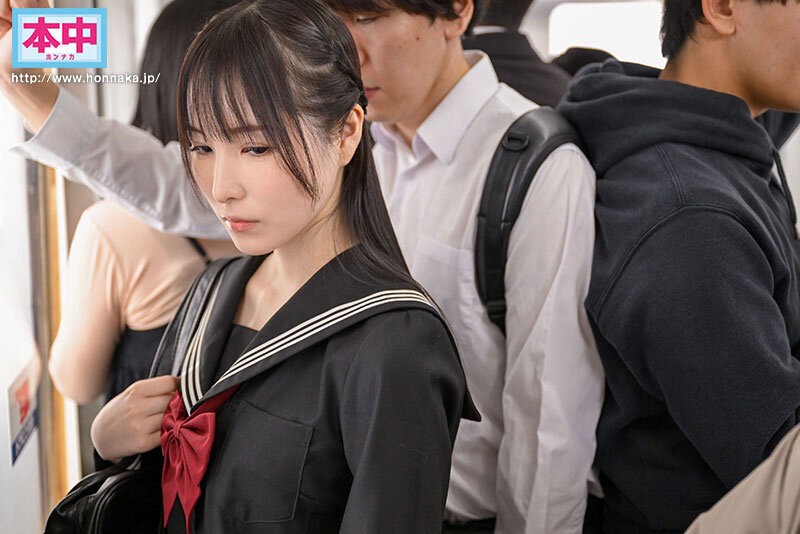 電車通学中、こっそり痴●中出しさせてくれるクラスメイトの香水さん 香水じゅんのサムネイル画像