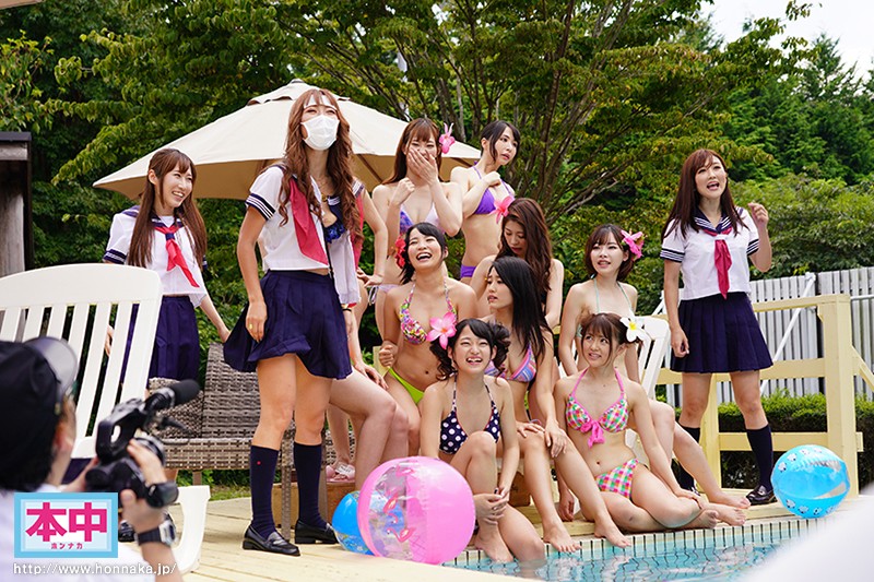 本中10周年記念作品！！美少女中出し島完全版おもてもうらも全部見せちゃいます！240分SPECIALのサムネイル画像