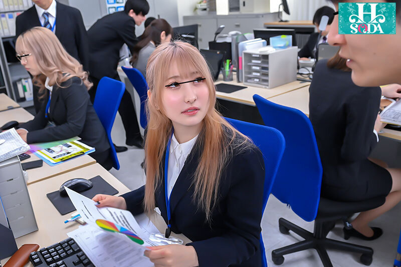 学生が体験入社。淫ターンシップ 耳元でエロい事囁かれるとか、お尻に軽くタッチされるとか、どさくさに紛れてオッパイ揉まれるとか…、普通だよ？これが社会っていうやつだから。就職したら、当然のように毎日セクハラされるからね、慣れとこうね今のうちに…。のサムネイル画像