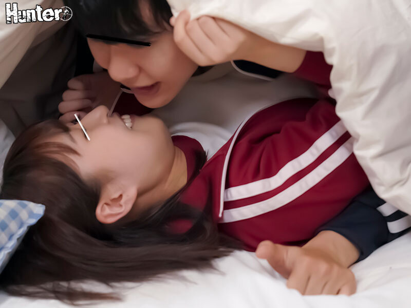 『し～っ！声出したらバレちゃうよ！』『近いんですけど…』修学旅行の奇跡！布団の中でクラスのマドンナと唇と唇の距離1mm！『唇当たったよね？』のサムネイル画像