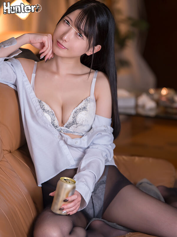 職場ではクソ真面目なのに家では超ズボラな姉が弟の童貞チ○ポで爆イキ大絶頂！姉が弟の初めてを奪うって…なんかいやらしいシチュエーション…のサムネイル画像
