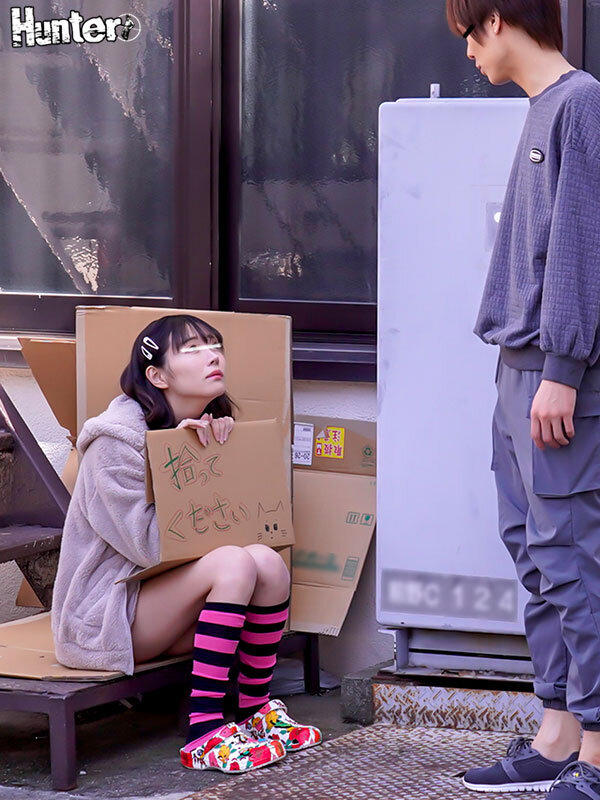 神待ち家出少女に「家に泊めてあげるから」と言って自宅に招き入れ即押し倒しずーっとそのままSEXしまくり！友達も呼んで代わる代わるハメまくり！のサムネイル画像