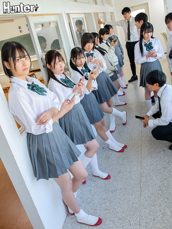 校内立ちんぼ女子〇生2！ホ別1.5？校内でヤレばホテル代無料！交渉次第でNNOK！援交・パパ活する女子たちは最近公園で取り締まりが厳しく…のサムネイル画像