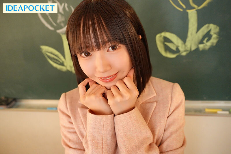 見た目は少女、中身はビッチな合法ロリ女教師は生徒をロリコンに目覚めさせてしまう 日向由奈のサムネイル画像